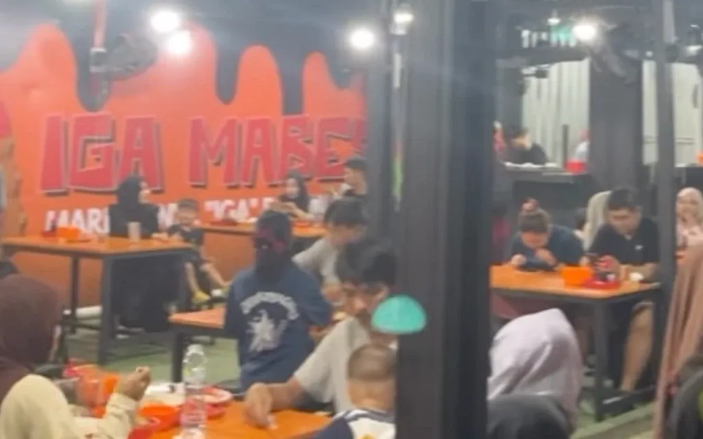 Suasana kedai Iga Mabes